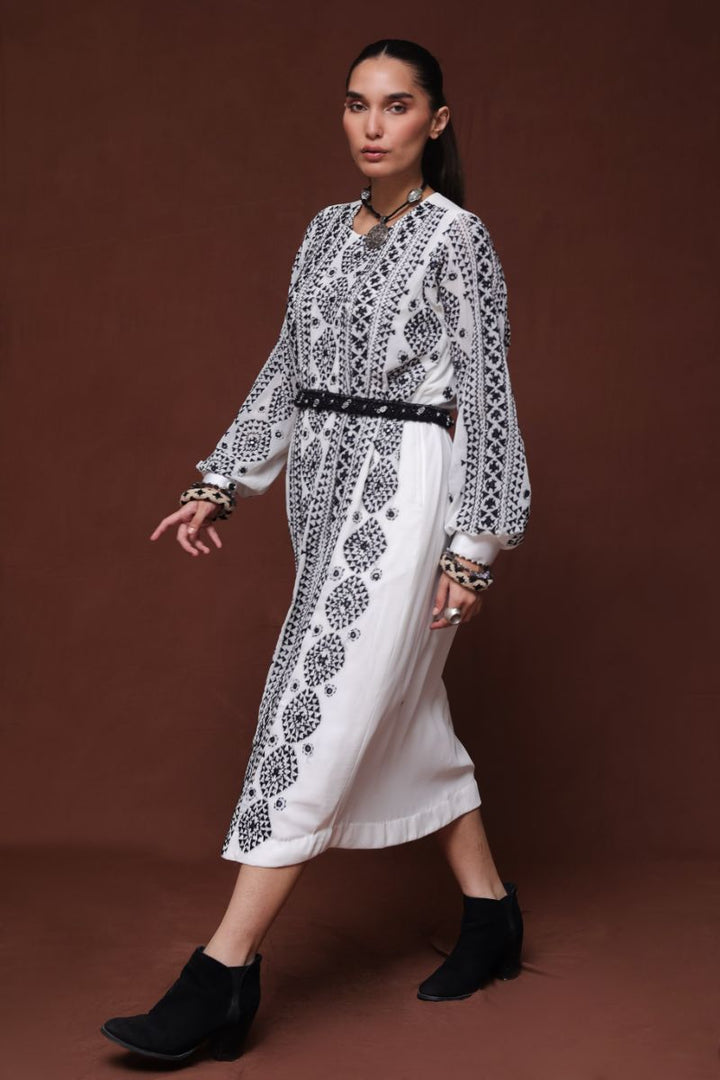 Huma Adnan - Gulzar
 - White - Chiffon - 1 Piece