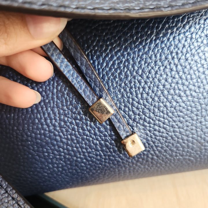 Pre-Loved Treasures - Guess Metallic Blue Pebbled Leatherette Large Crossbody Bag