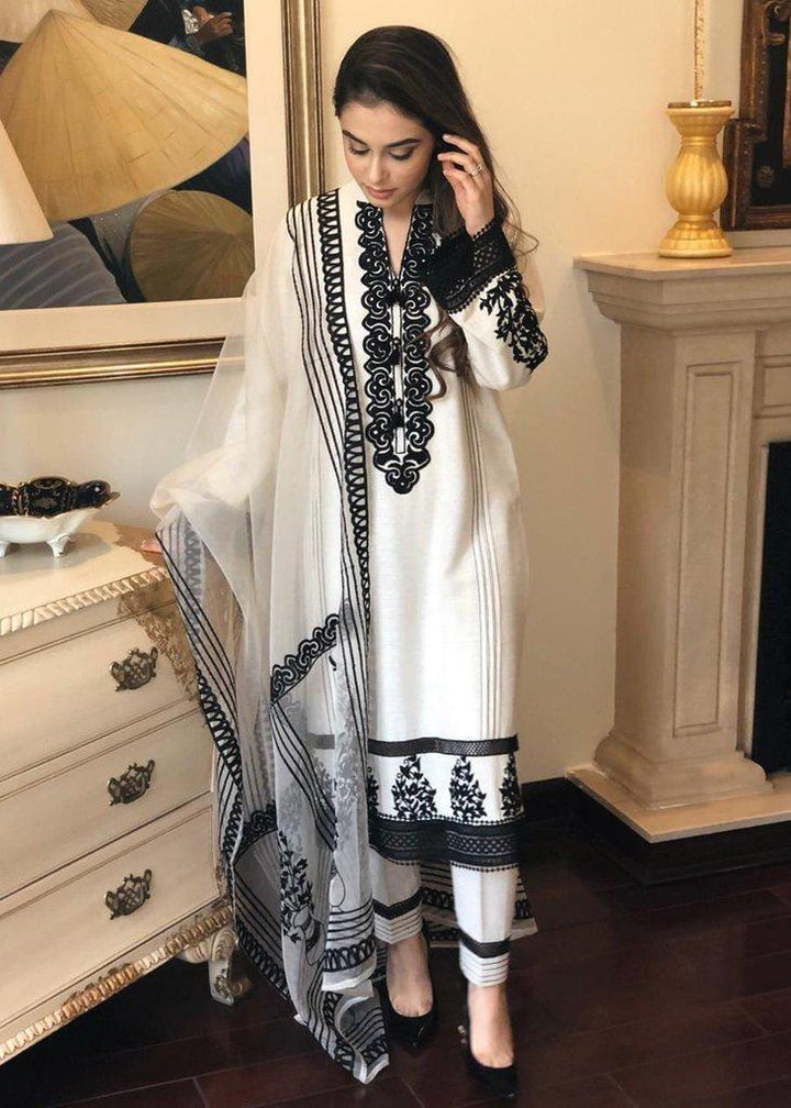 Maheen Trends - Bumblee - White & Black - 3 Piece - Karandi