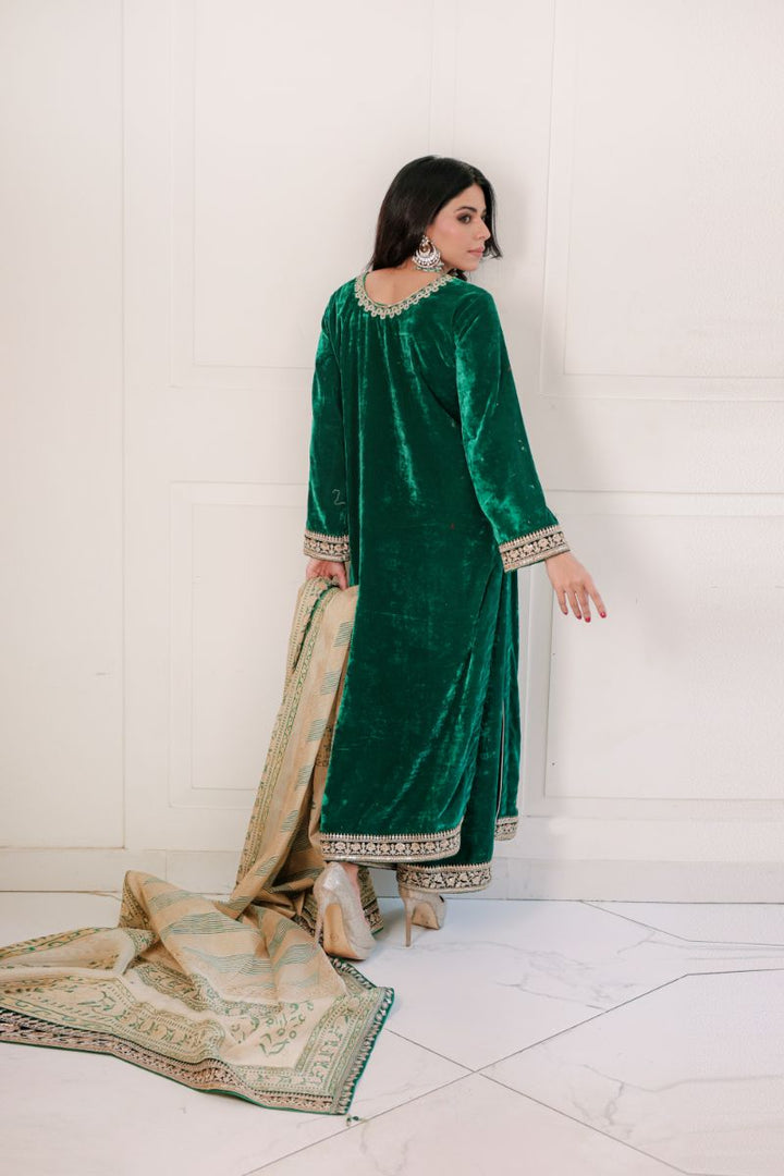 Shehrnaz - SHK-1415 - emerald green - velvet - 3 Piece