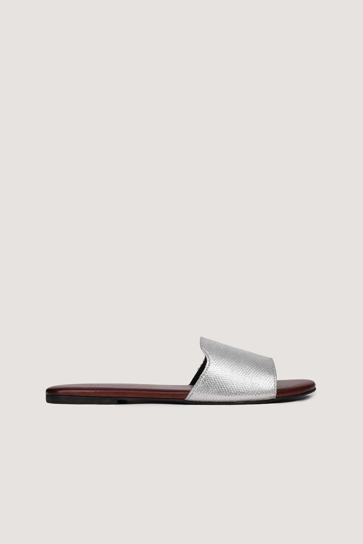 Novado - Flat Leather Sandals - Silver Foil