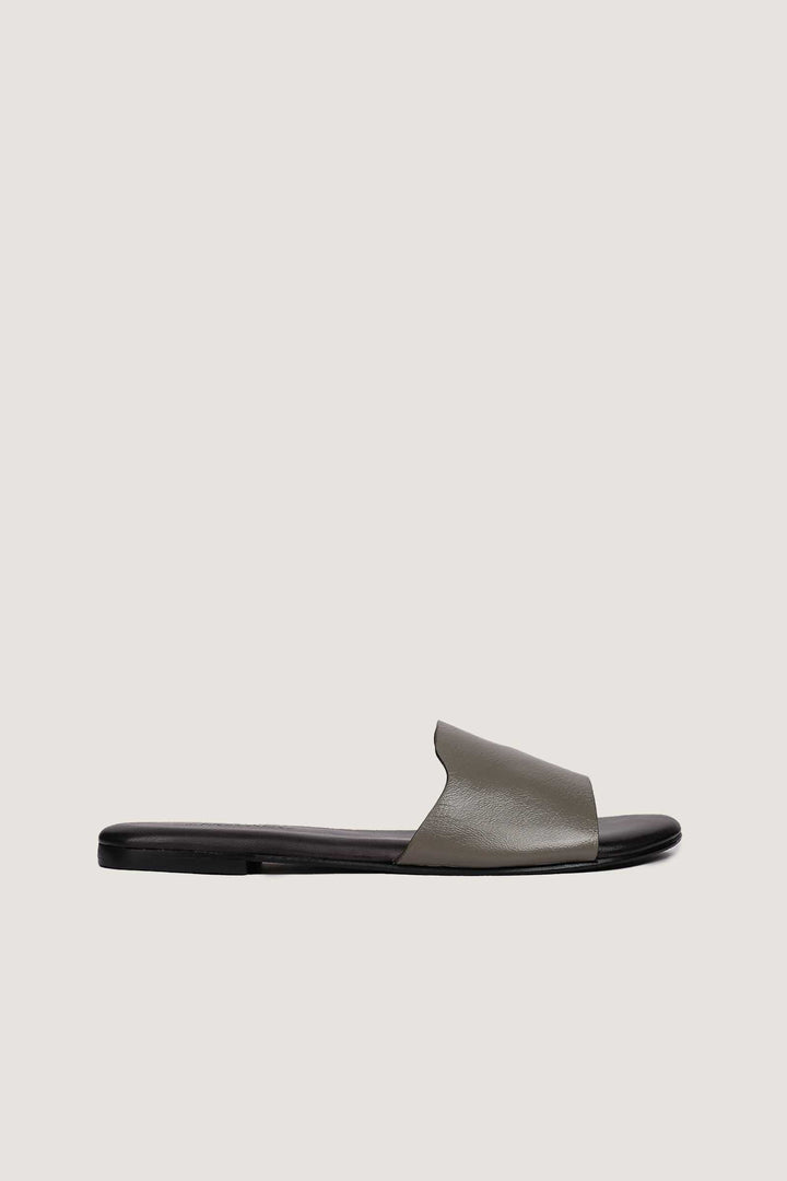 Novado - Flat Leather Sandals - Elephant Grey