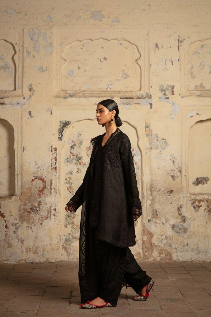 Nilofer Shahid - Zehra - Azal Capsule Collection SS 24