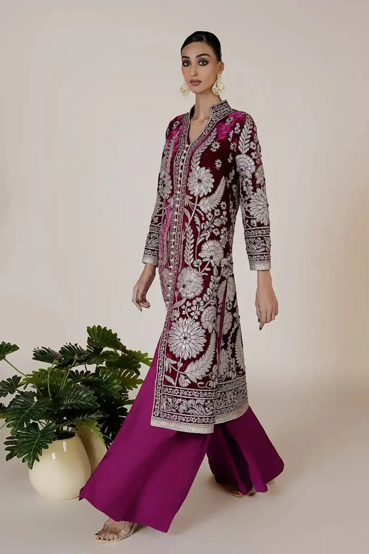 Rizwan Beyg - Azeen Velvet Coat Mergenta