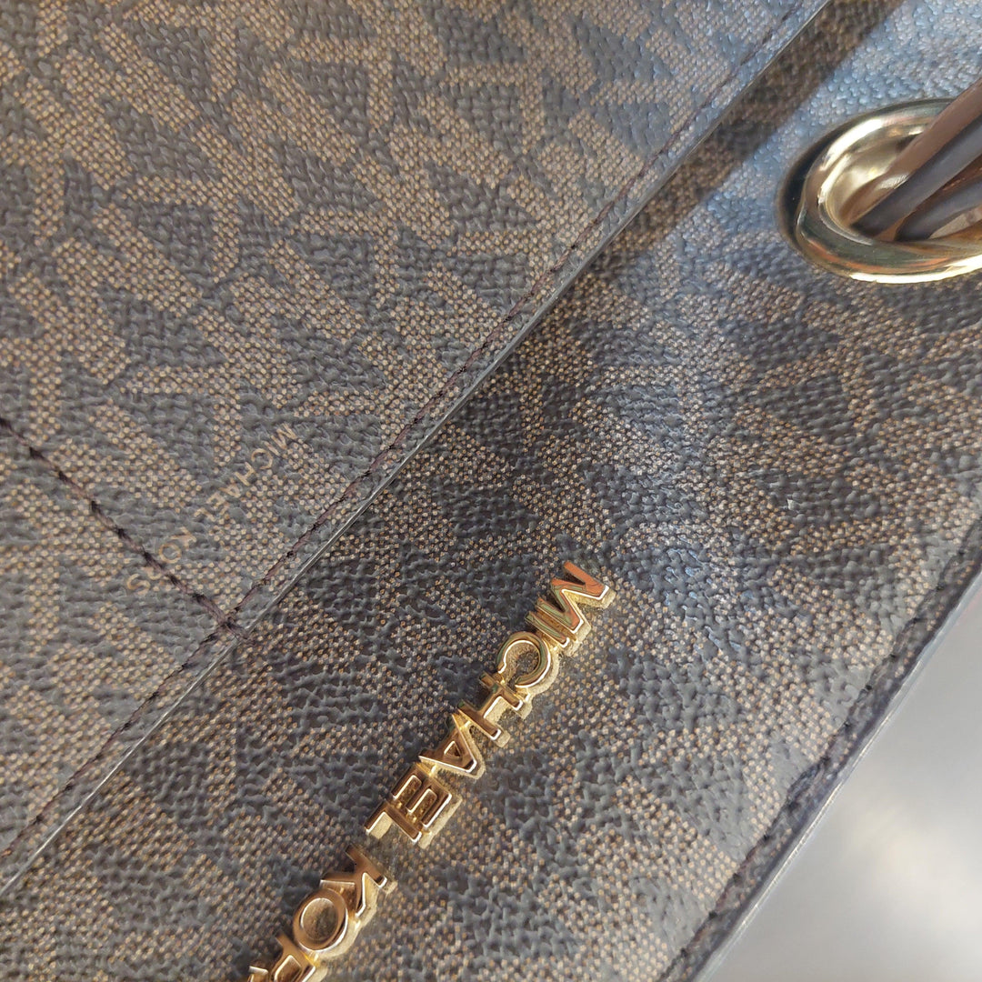 Pre-Loved Treasures - Michael Kors Monogram Large Jet Set Commuter Tote | Gently Used